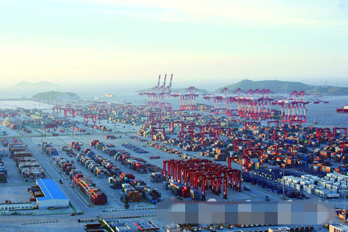 上海自貿區(qū)進出口增長加速 外高橋港區(qū)快速忙碌