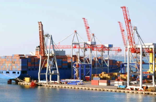 美國是全球大經(jīng)濟體之一，貨代行業(yè)在繁榮的國際貿(mào)易中扮演重要角色