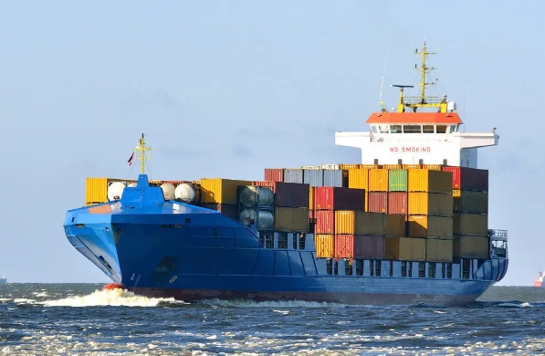 面對日益激烈的市場競爭，國際貨代公司需要不斷創新以引領行業變革