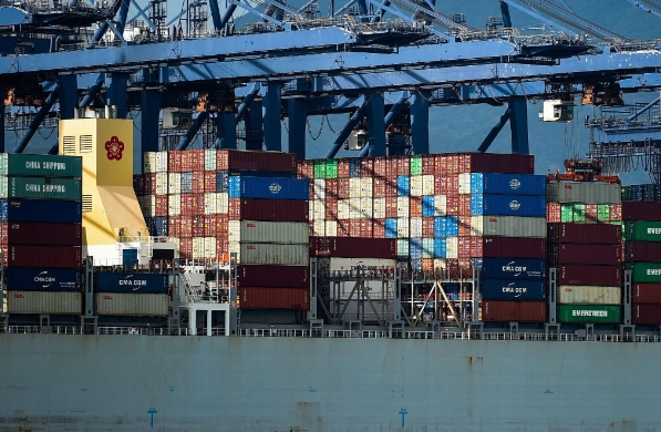 上海貨運代理不斷探索新服務模式和技術應用，以實現(xiàn)服務質量的飛躍