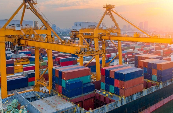 貨運(yùn)代理企業(yè)如何創(chuàng)新服務(wù)模式提升核心競(jìng)爭(zhēng)力，成為業(yè)界普遍關(guān)注的焦點(diǎn)